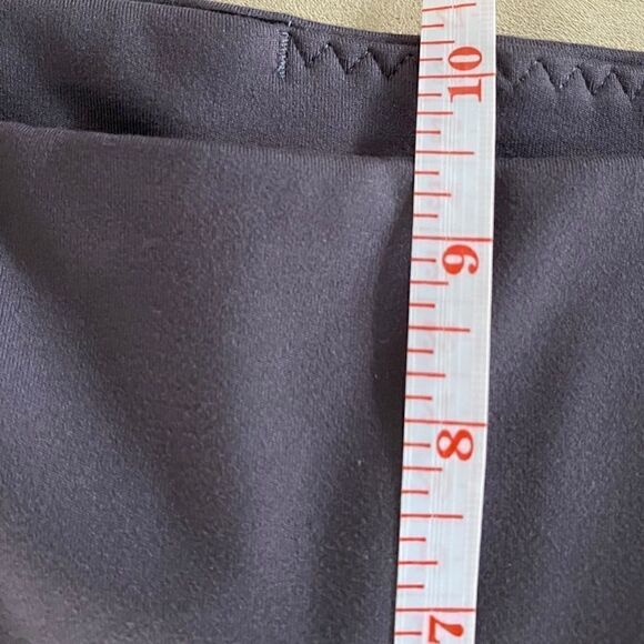 Victoria’s Secret Incredible Essential Leggings - Picture 9 of 9